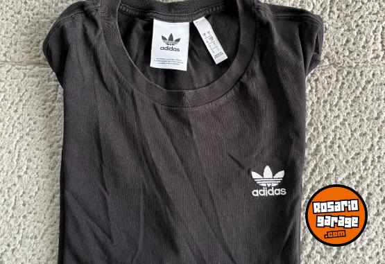 Indumentaria - REMERA ADIDAS ORIGINAL - BUEN ESTADO - En Venta