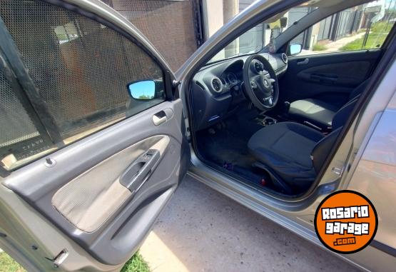 Autos - Volkswagen Voyage 2011 Nafta 189000Km - En Venta