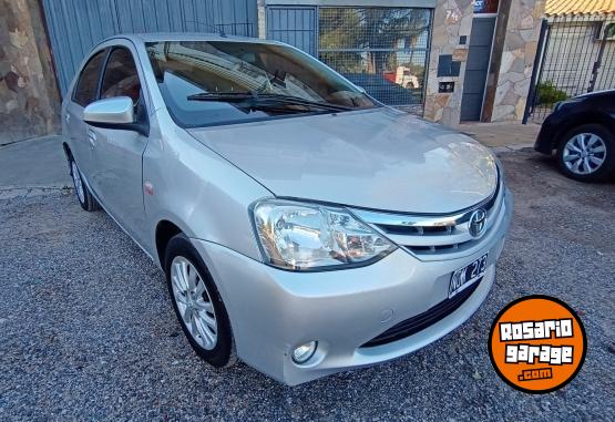 Autos - Toyota Etios 2013 Nafta 139000Km - En Venta