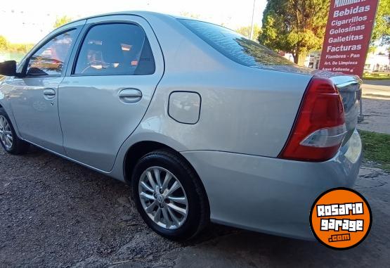 Autos - Toyota Etios 2013 Nafta 139000Km - En Venta