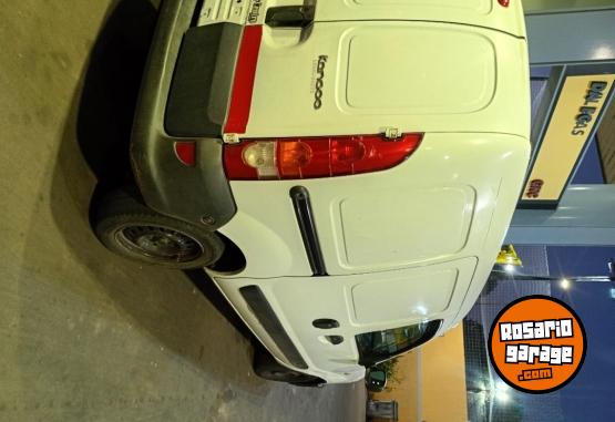 Utilitarios - Renault Kangoo 2014 GNC 300000Km - En Venta