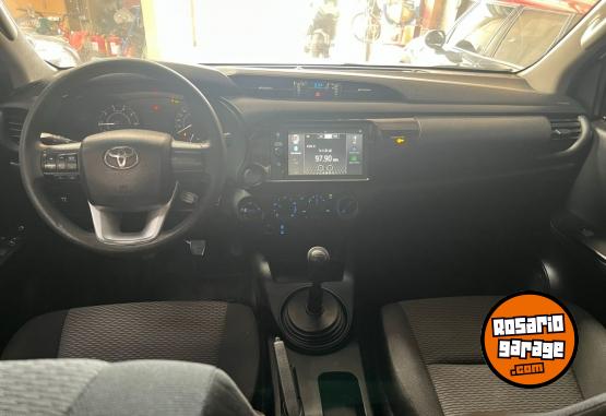 Camionetas - Toyota Hilux 4X4 DC DX 2.4 TDI 2022 Diesel 60000Km - En Venta