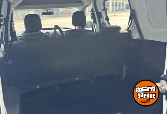 Utilitarios - Renault KANGOO EXPRESS CONFORT 5A 2023 Nafta 60000Km - En Venta