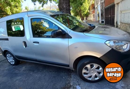 Utilitarios - Renault Kangoo 2021 Nafta 75000Km - En Venta