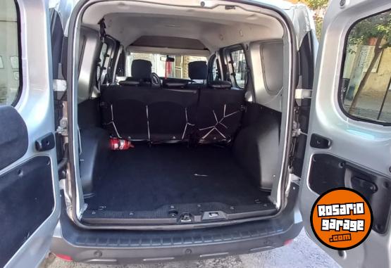 Utilitarios - Renault Kangoo 2021 Nafta 75000Km - En Venta