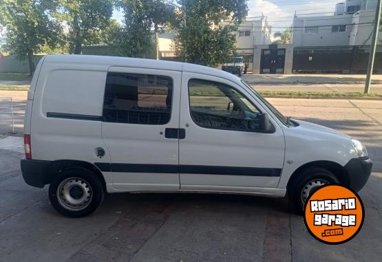 Utilitarios - Citroen BERLINGO FURGON CON ASIEN 2016 Diesel 190000Km - En Venta