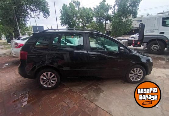 Autos - Volkswagen SURAN CONFORT LINE 2011 Nafta 140000Km - En Venta