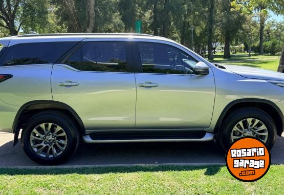 Camionetas - Toyota SW4 SRX 2023 Nafta 48600Km - En Venta