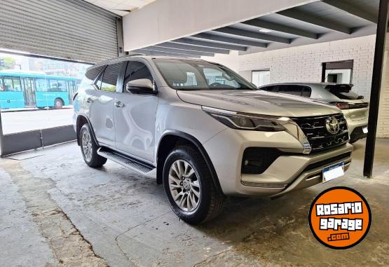 Camionetas - Toyota SW4 SRX 2023 Diesel 49600Km - En Venta