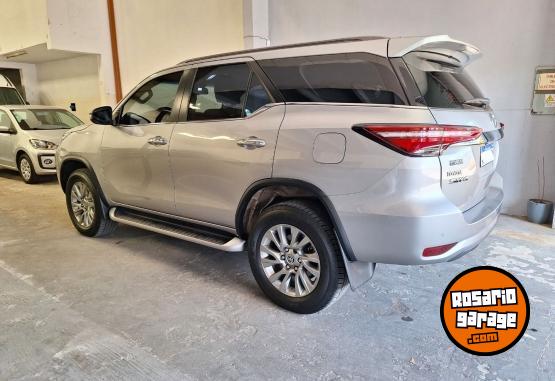 Camionetas - Toyota SW4 SRX 2023 Diesel 49600Km - En Venta