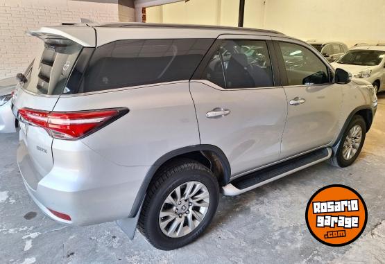 Camionetas - Toyota SW4 SRX 2023 Diesel 49600Km - En Venta