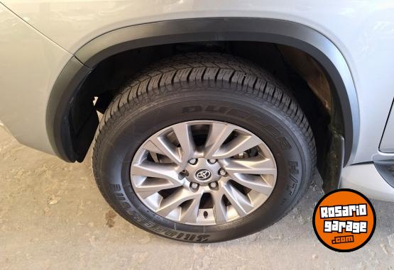 Camionetas - Toyota SW4 SRX 2023 Diesel 49600Km - En Venta