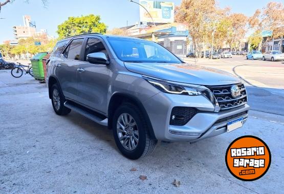 Camionetas - Toyota SW4 SRX 2023 Diesel 49600Km - En Venta