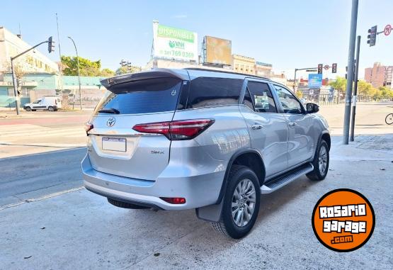 Camionetas - Toyota SW4 SRX 2023 Diesel 49600Km - En Venta