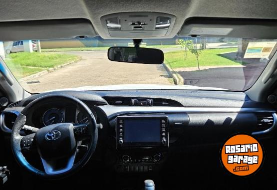 Camionetas - Toyota Hilux 2.8cd srv 204hp 2021 Diesel 76000Km - En Venta