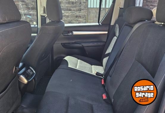 Camionetas - Toyota Hilux 2.8cd srv 204hp 2021 Diesel 76000Km - En Venta