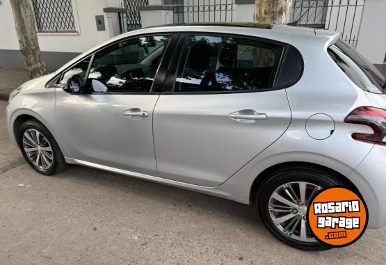 Autos - Peugeot 208 allure 2017 Nafta 110000Km - En Venta