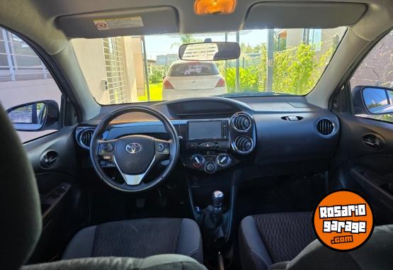 Autos - Toyota Etios 2018 Nafta 80000Km - En Venta