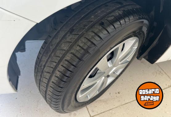 Autos - Renault Sandero Authentique 2017 Nafta 97000Km - En Venta