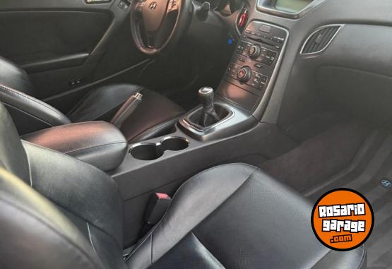 Autos - Hyundai Genesis 2011 Nafta 123000Km - En Venta