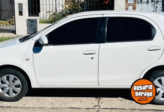 Autos - Toyota Etios xs 2014 Nafta 93000Km - En Venta