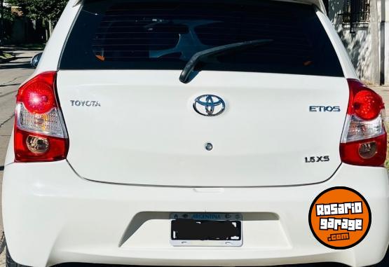 Autos - Toyota Etios xs 2014 Nafta 93000Km - En Venta