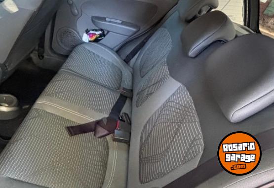 Autos - Fiat Palio Atractive 2014 Nafta 110000Km - En Venta