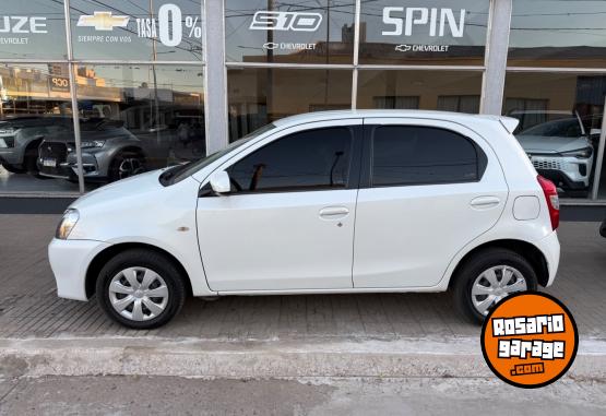 Autos - Toyota Etios xs 2015 Nafta 36000Km - En Venta