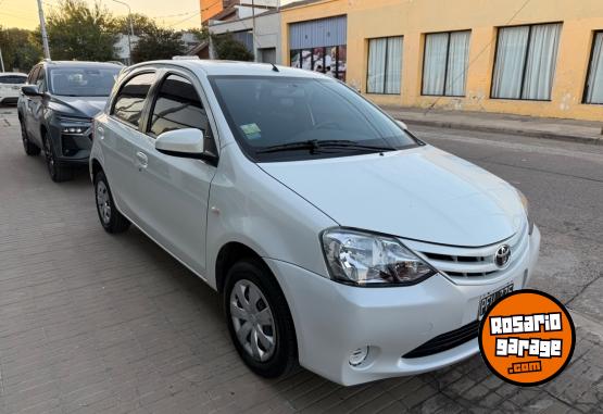 Autos - Toyota Etios xs 2015 Nafta 36000Km - En Venta