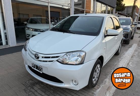 Autos - Toyota Etios xs 2015 Nafta 36000Km - En Venta
