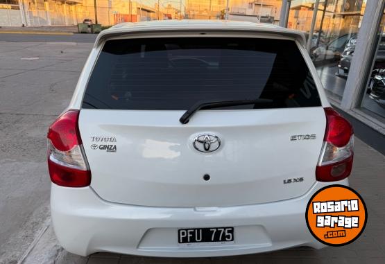 Autos - Toyota Etios xs 2015 Nafta 36000Km - En Venta