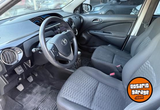 Autos - Toyota Etios xs 2015 Nafta 36000Km - En Venta