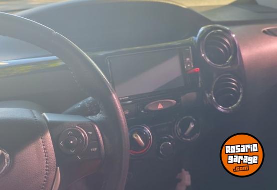 Autos - Toyota Etios xls 5P 2017 Nafta 67000Km - En Venta