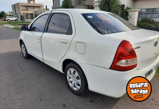 Autos - Toyota Etios Xs 2014 GNC 250000Km - En Venta