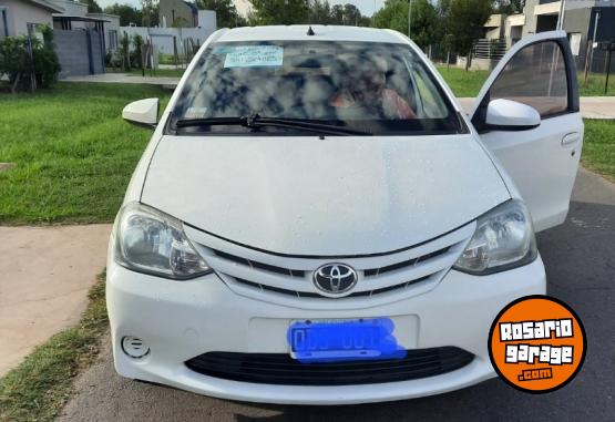Autos - Toyota Etios Xs 2014 GNC 250000Km - En Venta