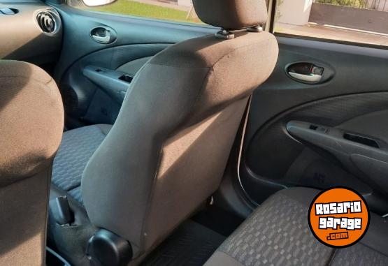 Autos - Toyota Etios Xs 2014 GNC 250000Km - En Venta