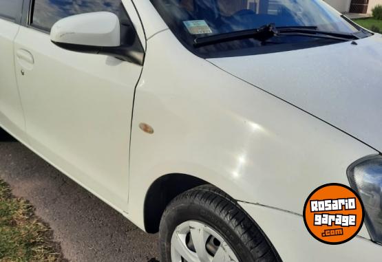 Autos - Toyota Etios Xs 2014 GNC 250000Km - En Venta