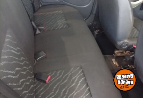 Autos - Renault Logan 2011 Nafta 140000Km - En Venta