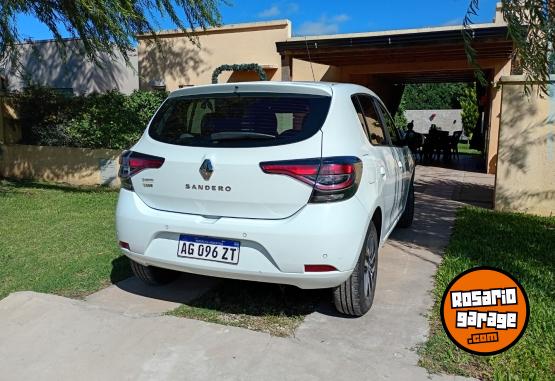Autos - Renault Sandero intens 2023 GNC 38000Km - En Venta