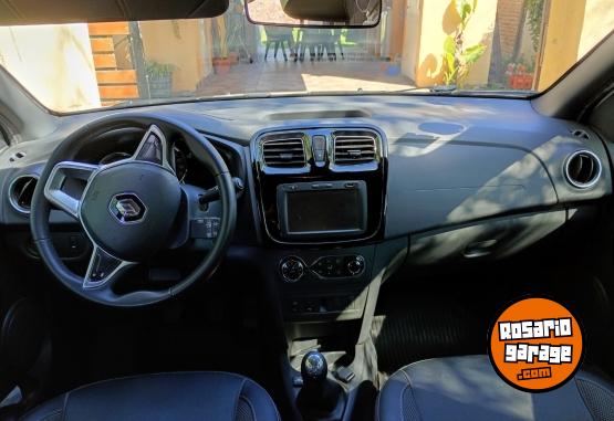 Autos - Renault Sandero intens 2023 GNC 38000Km - En Venta