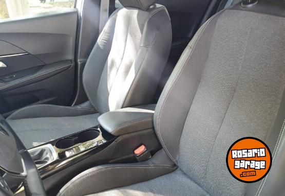 Autos - Peugeot 2008 Allure 2024 Nafta 31500Km - En Venta