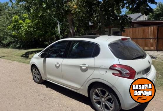 Autos - Peugeot 208 felline techo panoram 2015 Nafta 100000Km - En Venta