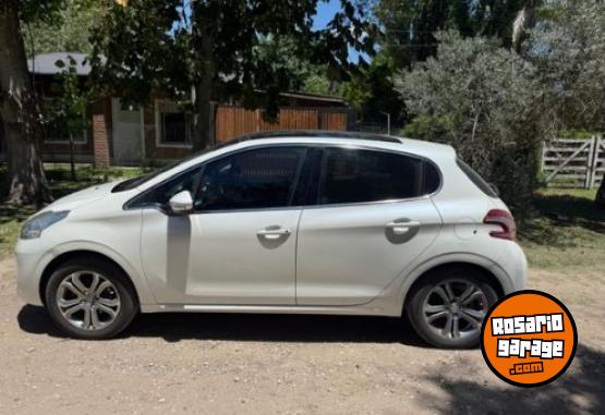 Autos - Peugeot 208 felline techo panoram 2015 Nafta 100000Km - En Venta