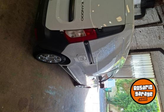 Utilitarios - Renault Kangoo confort sce 1.6 2020 Nafta 92000Km - En Venta