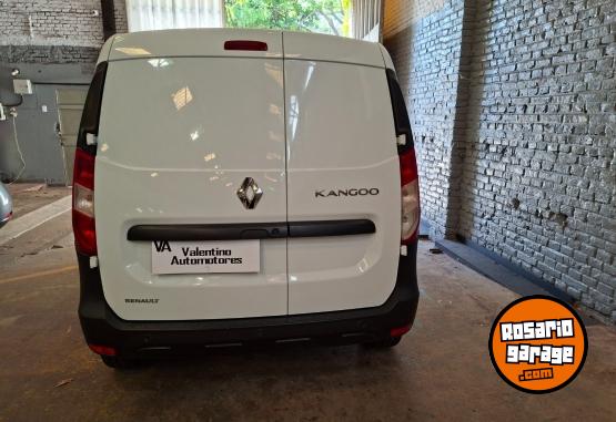 Utilitarios - Renault Kangoo confort sce 1.6 2020 Nafta 92000Km - En Venta