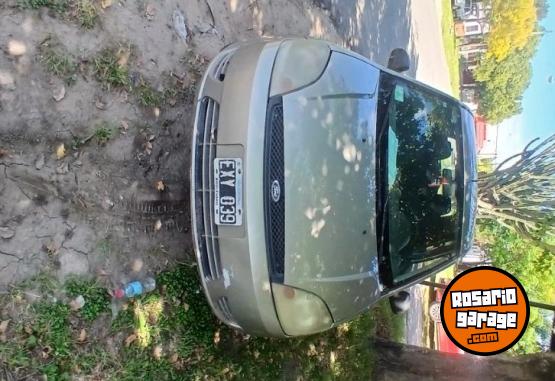 Autos - Ford Fiesta 2006 GNC 218000Km - En Venta