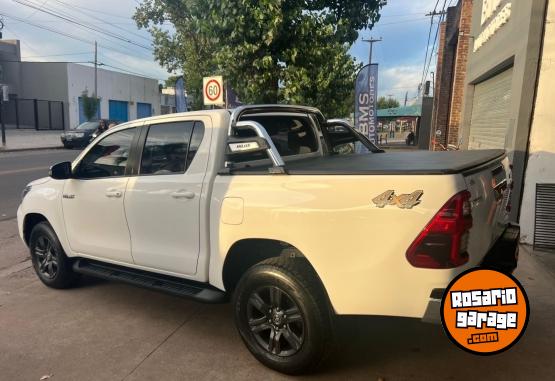 Camionetas - Toyota Hilux SRV 2021 Diesel 94000Km - En Venta