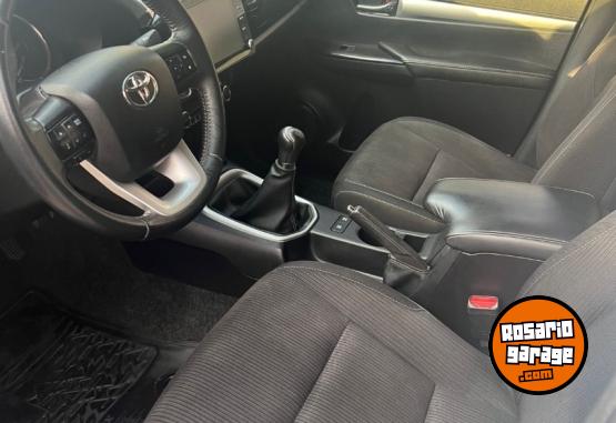 Camionetas - Toyota Hilux SRV 2021 Diesel 94000Km - En Venta