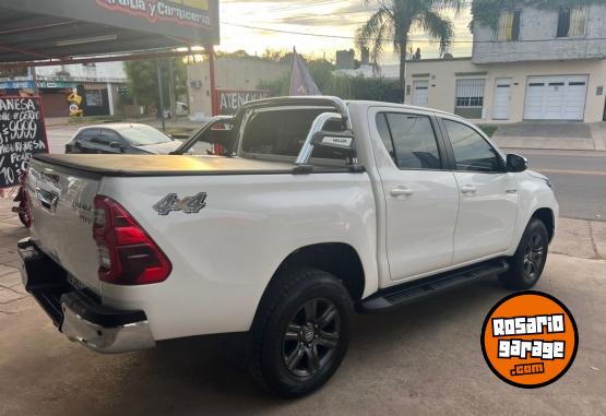 Camionetas - Toyota Hilux SRV 2021 Diesel 94000Km - En Venta
