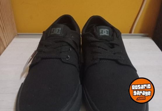 Indumentaria - LIQUIDO ZAPAT DC NUEVAS Y VARIOS - En Venta